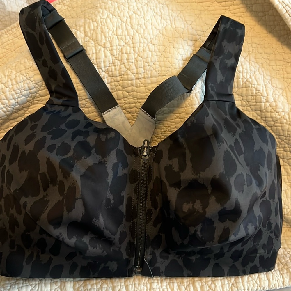Victoria’s Secret sports bra 36DDD